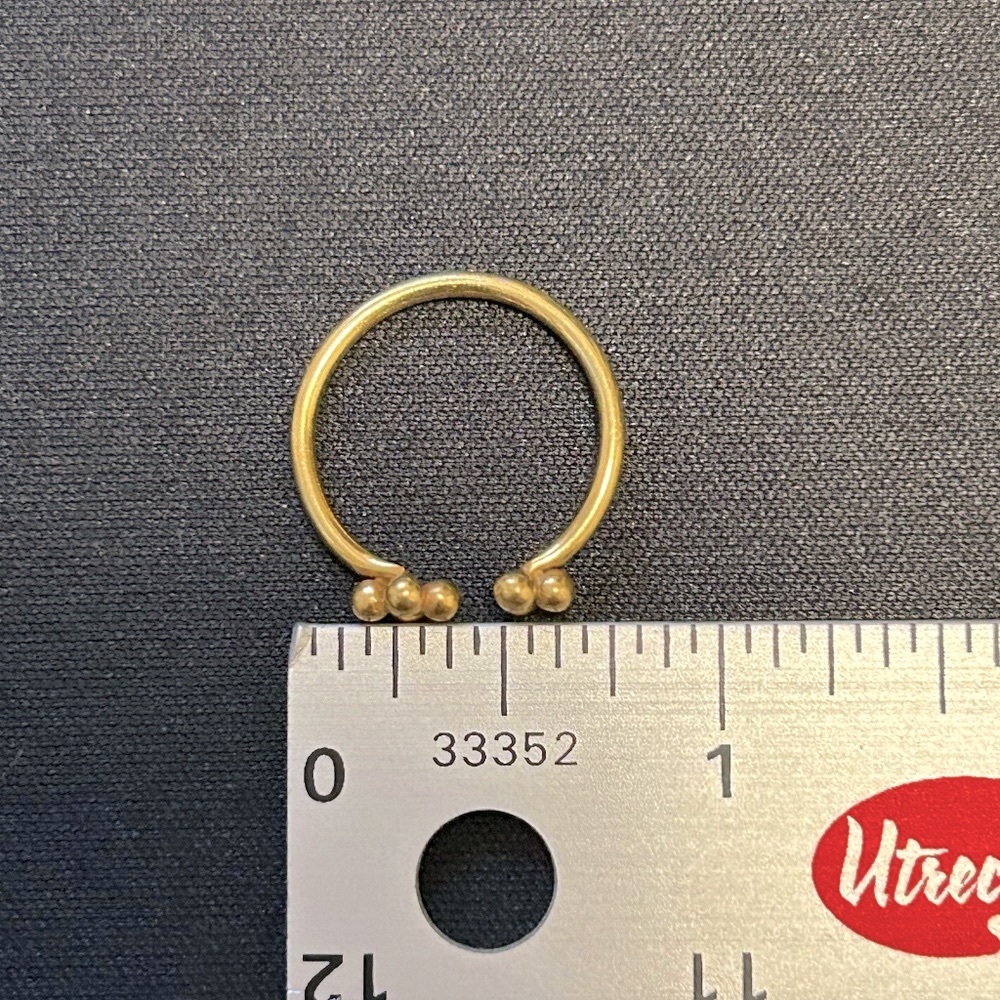 Gold Ring - Picture 4 of 4